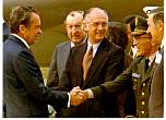 general ellis shaking hands with president nixon